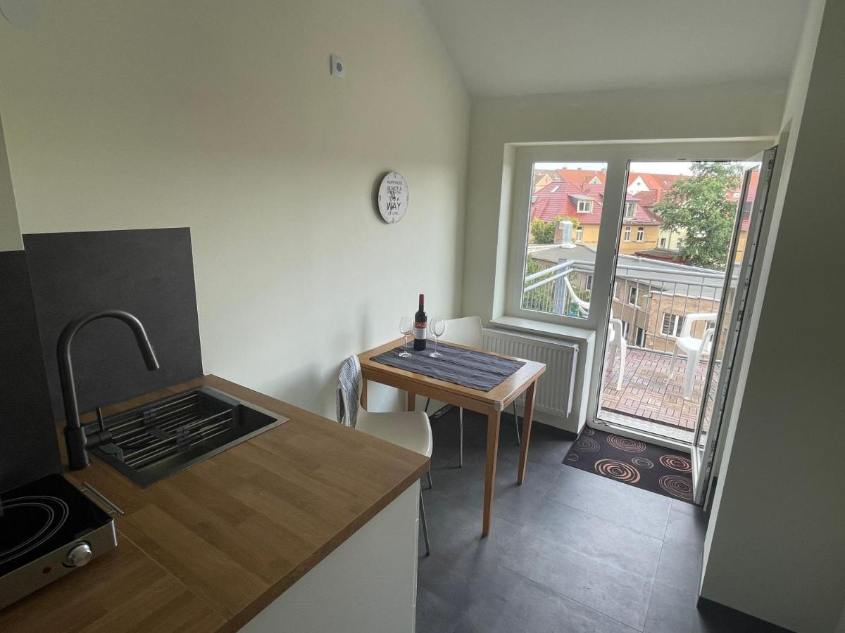 Schoene Neue 4 Zimmer Wohnung Mit Sued-Balkon Bis 8 Personen Naumburg  Eksteriør bilde