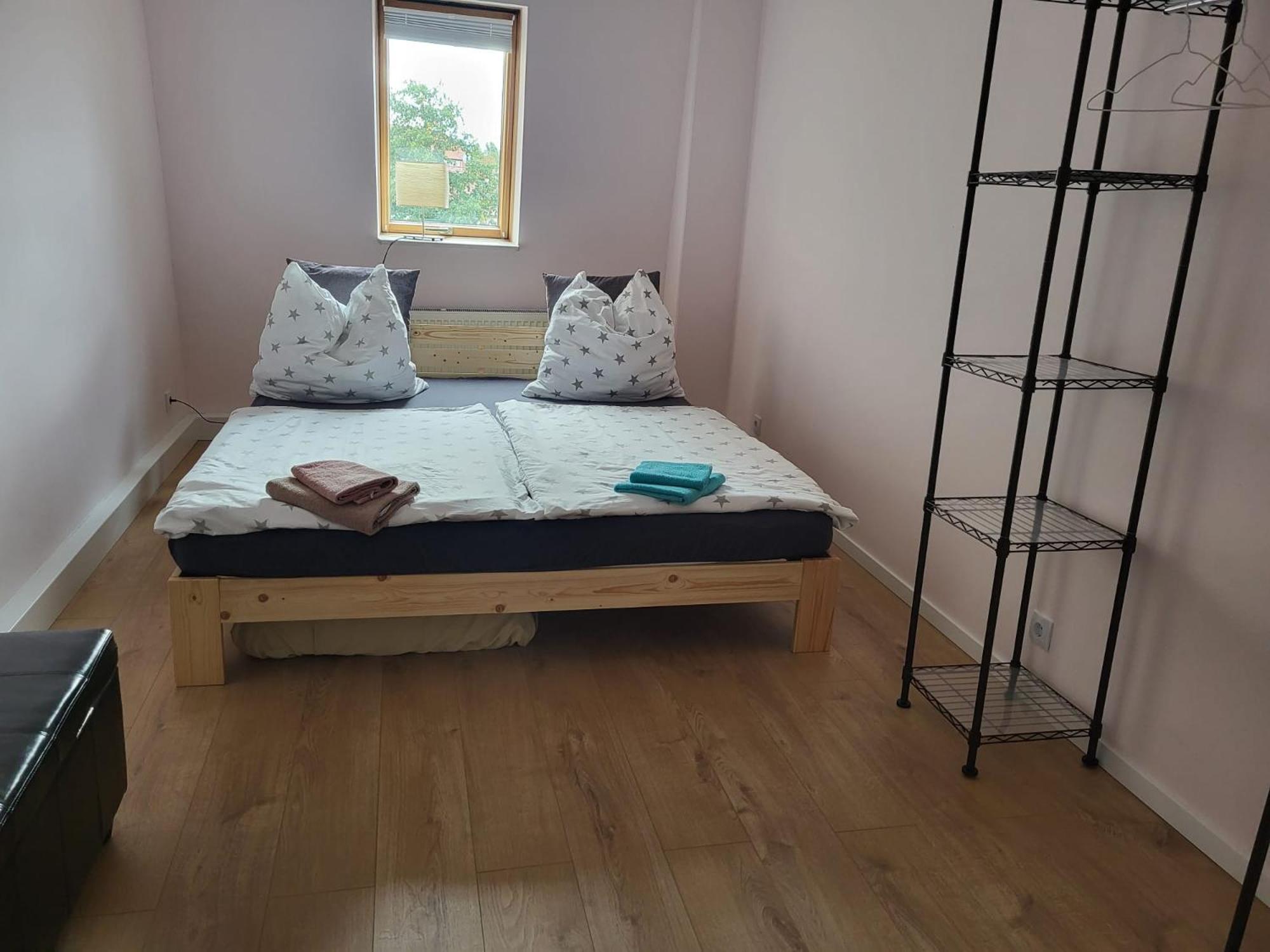 Schoene Neue 4 Zimmer Wohnung Mit Sued-Balkon Bis 8 Personen Naumburg  Eksteriør bilde
