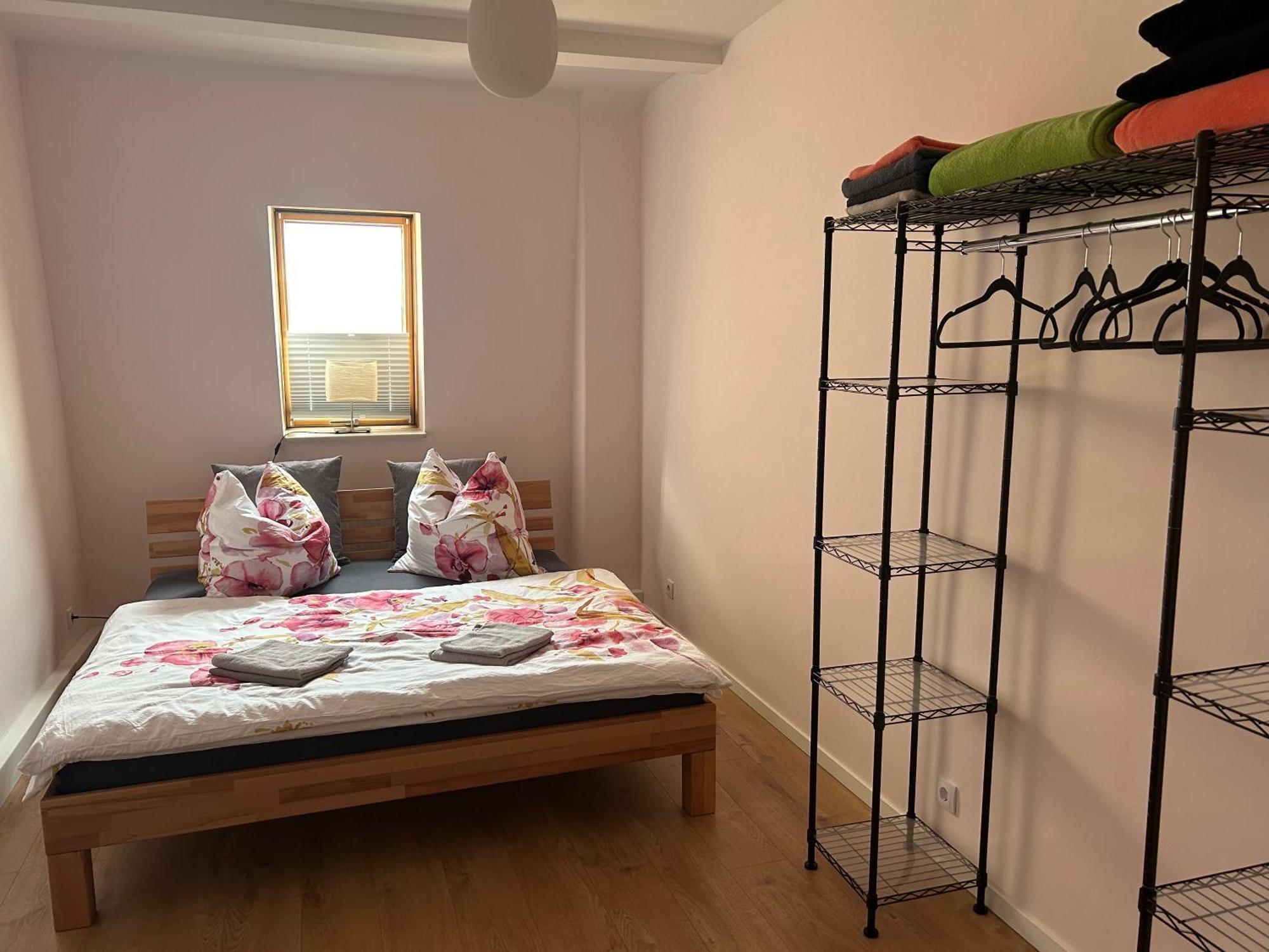 Schoene Neue 4 Zimmer Wohnung Mit Sued-Balkon Bis 8 Personen Naumburg  Eksteriør bilde
