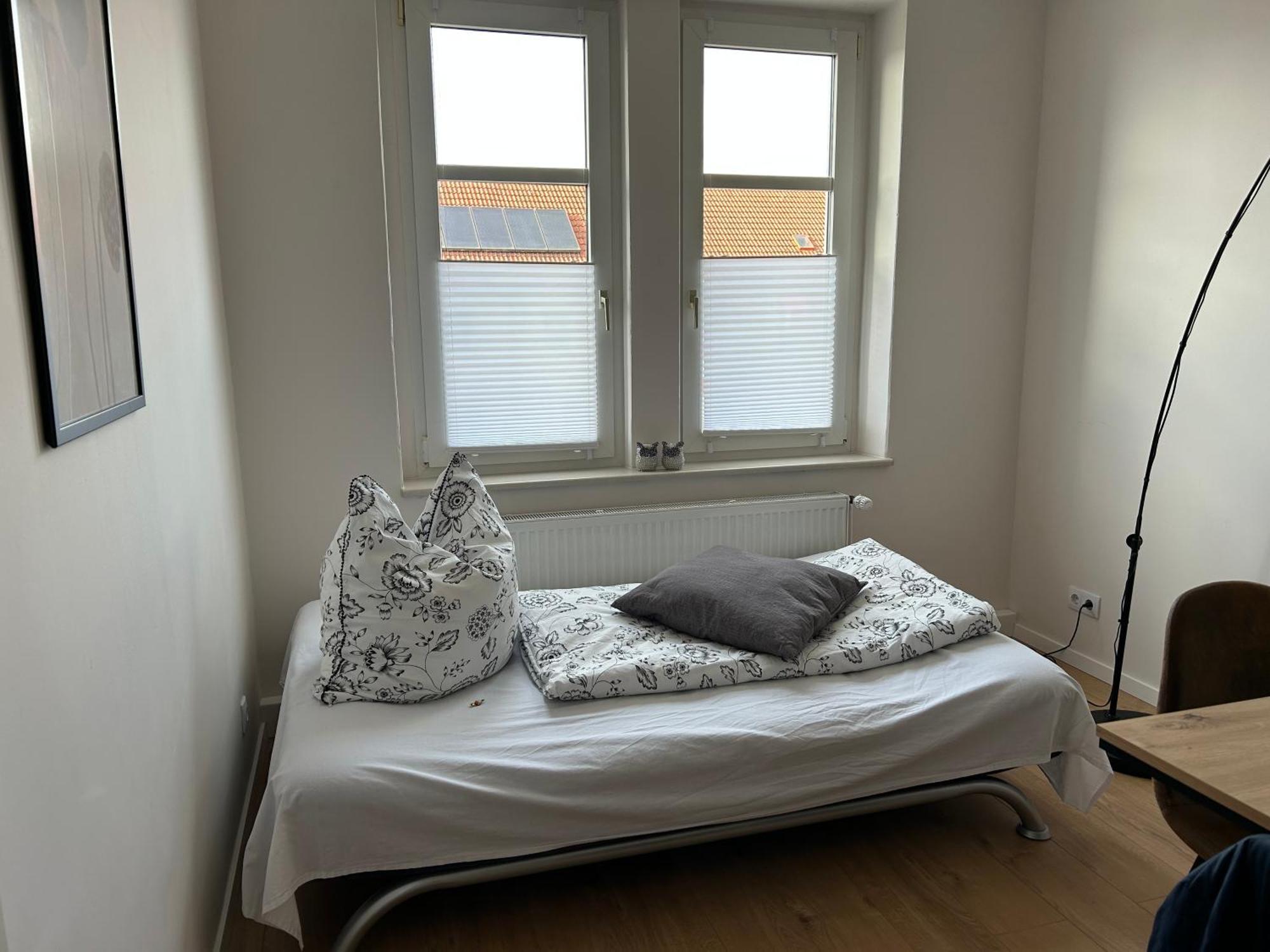 Schoene Neue 4 Zimmer Wohnung Mit Sued-Balkon Bis 8 Personen Naumburg  Eksteriør bilde