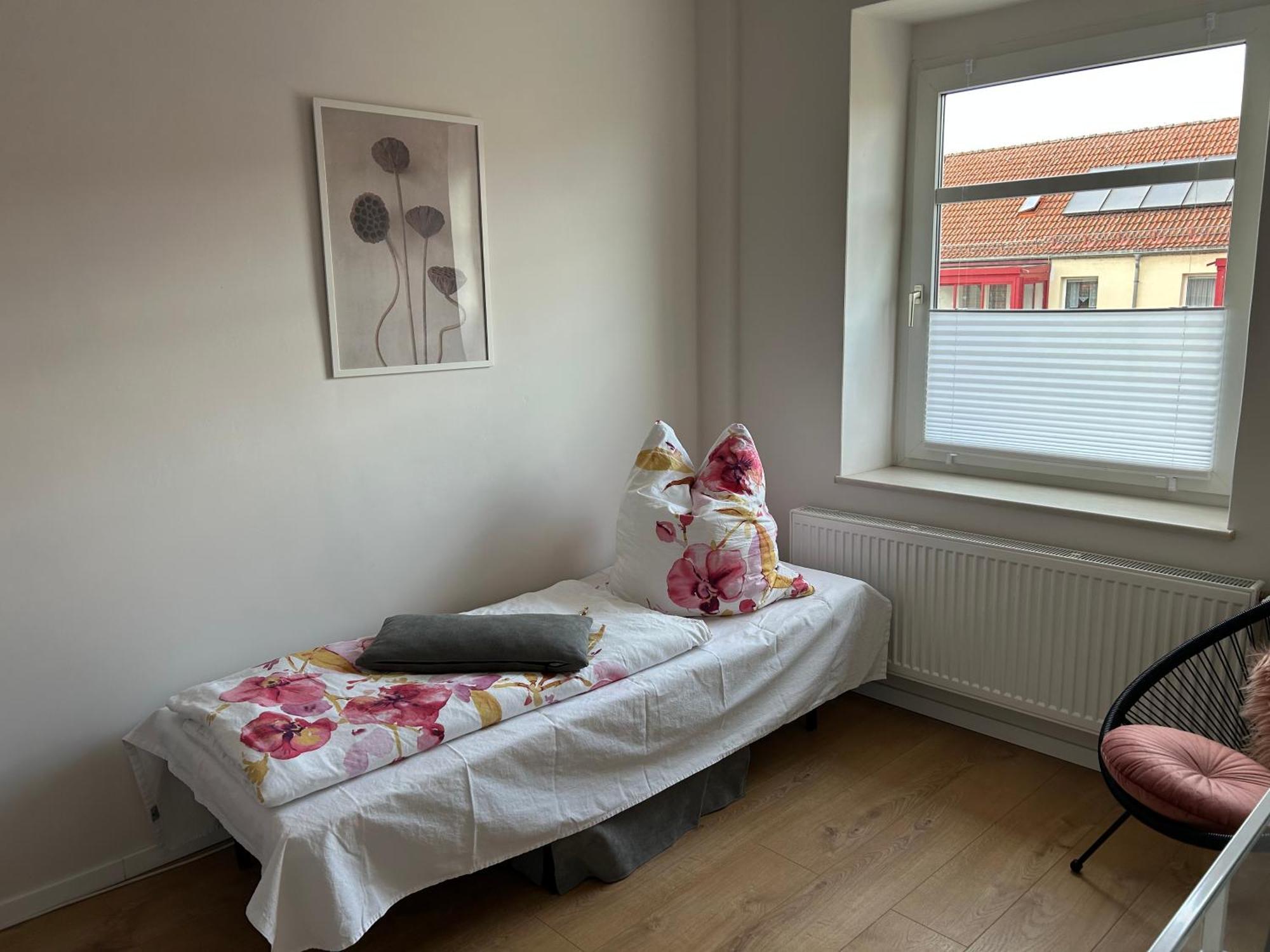 Schoene Neue 4 Zimmer Wohnung Mit Sued-Balkon Bis 8 Personen Naumburg  Eksteriør bilde